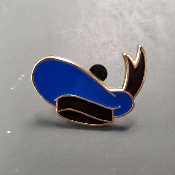 Donald Duck hat pin